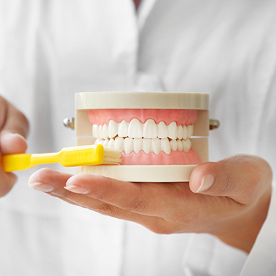 Zánět dásní a zubní kaz spolu souvisejí